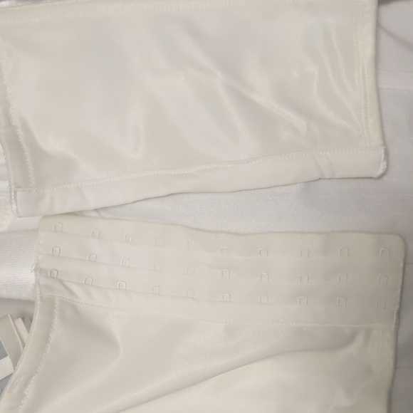 Fine Lines Ivory Satin 4 Way Convertible Bustier Size 36C - Picture 6 of 6
